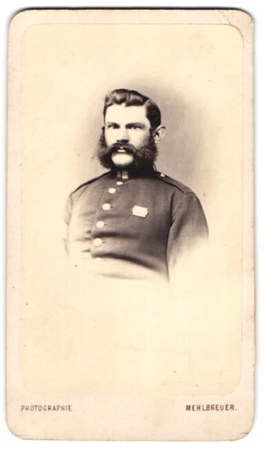 Fotografie Mehlbreuer, Trier, Portrait Soldat in Uniform mit Backenbart