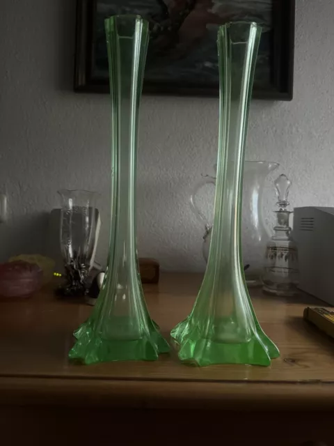 2 Antike Jugendstil Uranglas Vasen um 1900