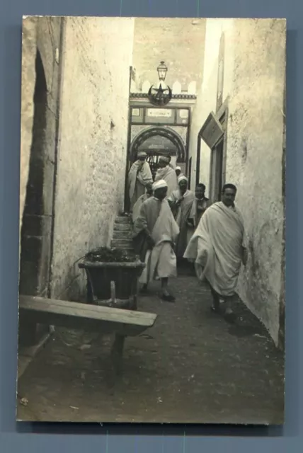 Tunisie, Tunis (تونس), Scène de rue  Vintage silver print.  Tirage argentique