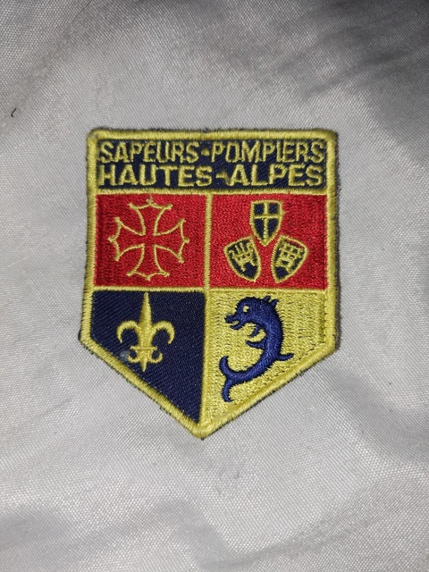 Fanion Serbie avec blason 10 x 15 cm - MaxFlags