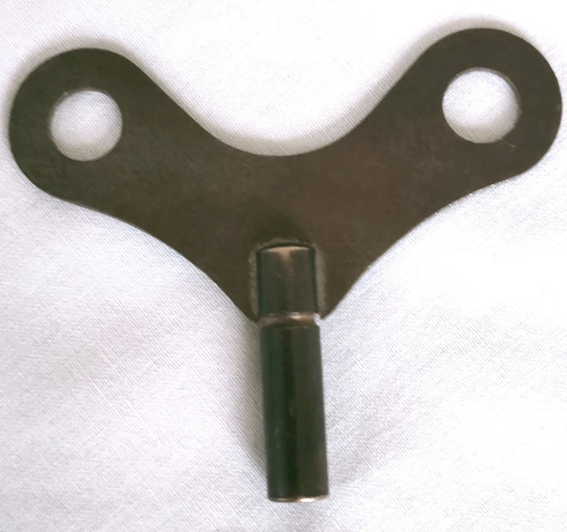 ANCIENNE CLE DE pendule XIXe en fer forgé no7 EUR 8,00 - FR