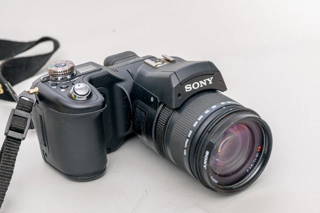 Near Mint Sony Cyber-Shot DSC F828 Digital Camera 7X Optical Zoom Zeiss Lens