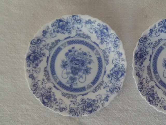 6 assiettes plates ARCOPAL PETUNIA vintage/ vaisselle française en opaline et motif fleuri/ années 1970