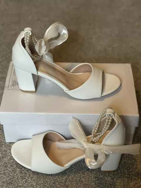 White Shoes/bridal shoes size 6.5/40