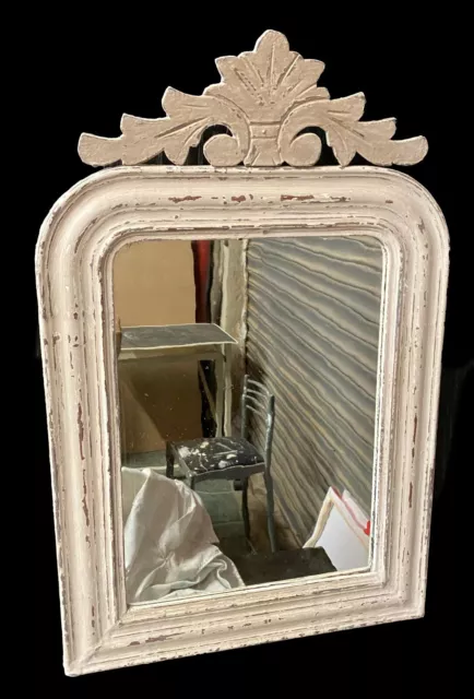 Antiguo espejo isabelino con copete estilo gustaviano. 68x45.