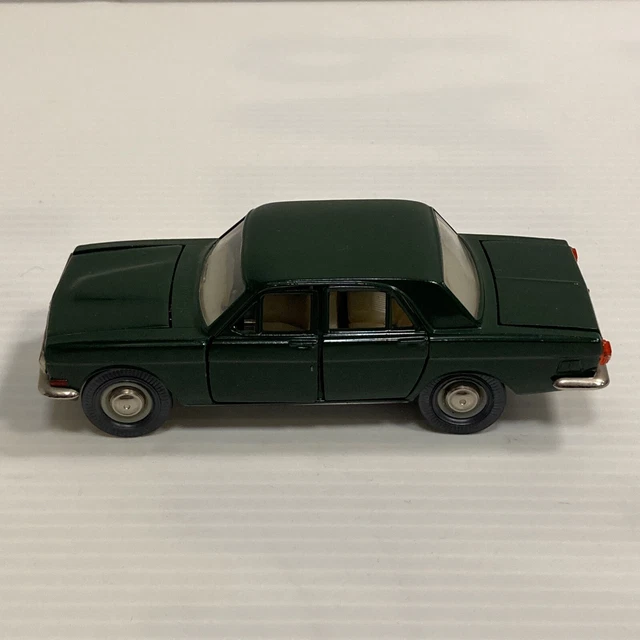 Miniature Voiture GAZ 2402 Taxi – 1/43 – Jaune – Made In URSS – Occasion