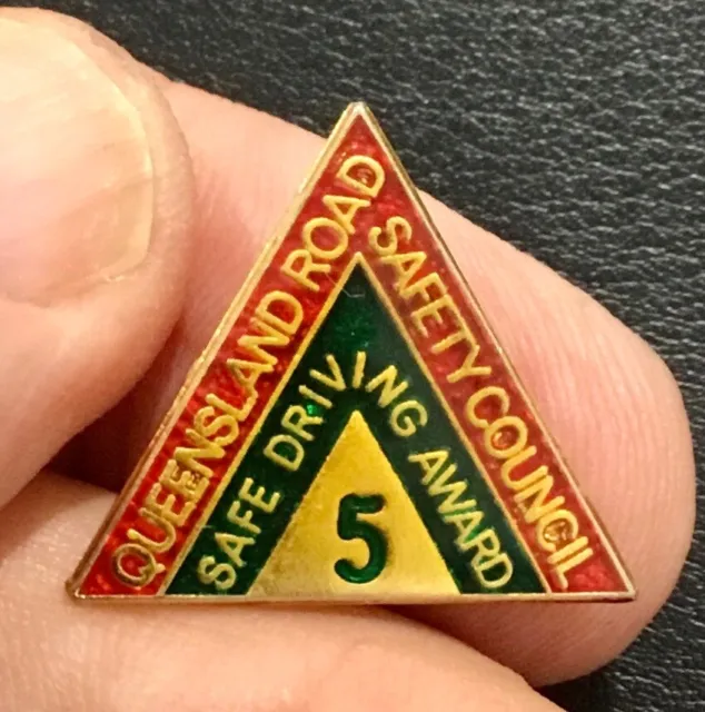 QUEENSLAND ROAD SAFETY COUNCIL Safe Driving Award 5 year Vintage Enamel Badge