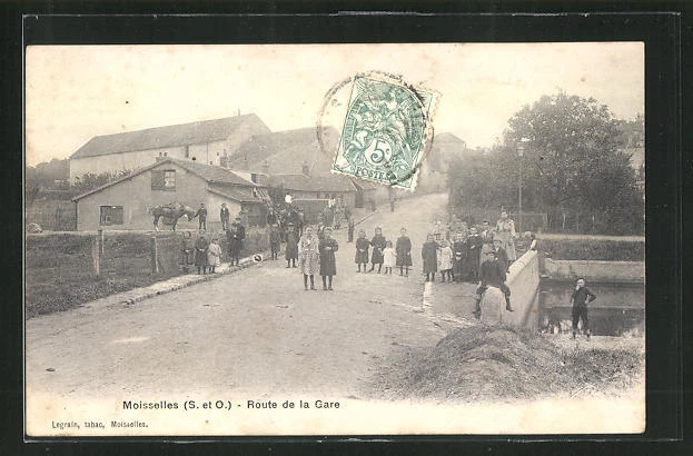CPA Moisselles, Enfants dans Route de la Gare 1906