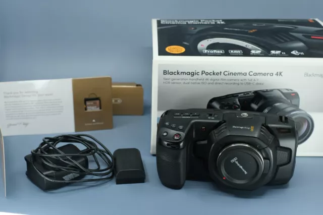 blackmagic pocket cinema caméra 4k + SmallRig Quick Release Half Cage