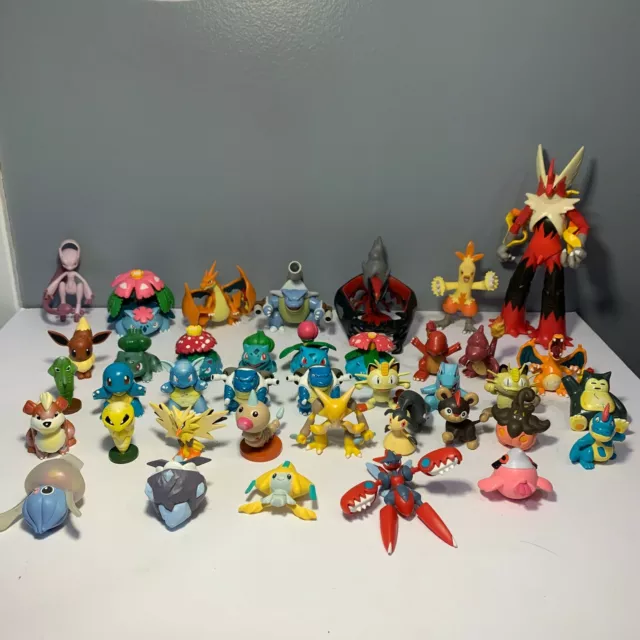 Auldey tomy hot sale pokemon figures