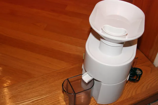 Braun Germany Deluxe Fruit Vegetable Juice Extractor Model MP80 Type 4290 