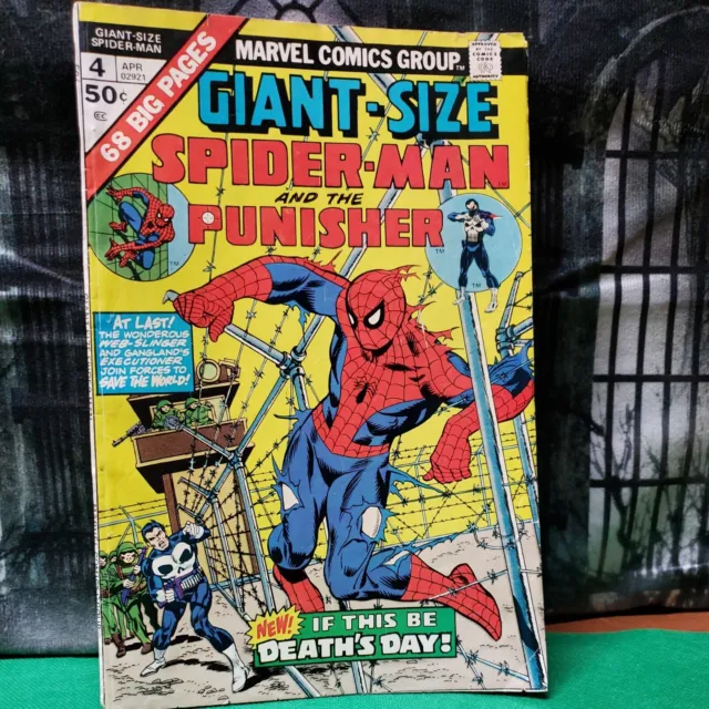 GIANT SIZE SPIDER-MAN and the PUNISHER Comics Marvel #4 1975 4th G/VG