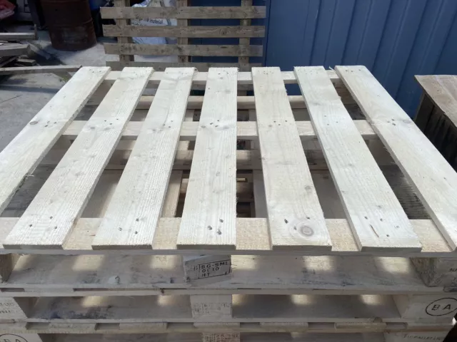 AMAZON SELLERS Used ONCE heavy Duty wooden pallets STANDARD SIZE 1200X1000