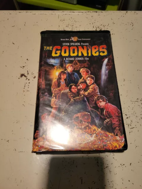THE GOONIES 1985 Video Tape VHS Rare Black Clam Shell Steve Spielberg ...