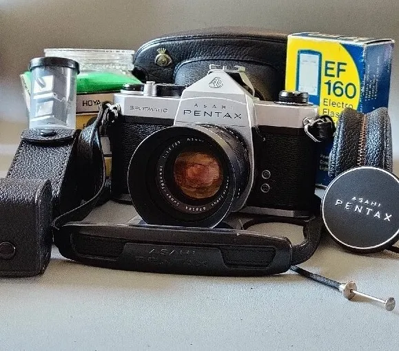 Asahi Pentax Spotmatic SLR, Super-Takumar 55 mm f/1,8, kit de flash y accesorios