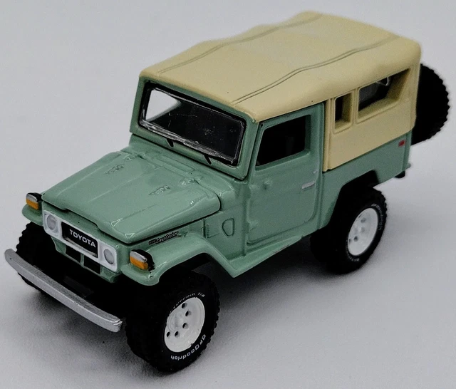 Miniature 1:64 Toyota Land Cruiser 1980 Gulf - Johnny Lightning - Neuf - Édition 2023