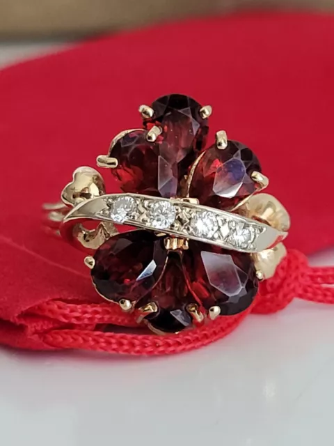❤️ 14k Size 8.25 Gorgeous Solid Yellow Gold Garnet and Genuine Diamonds Ring!