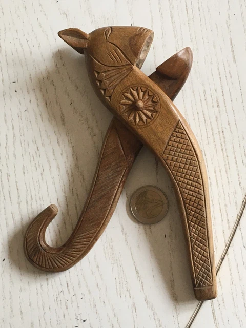 Casse Noisette En Bois Ancien