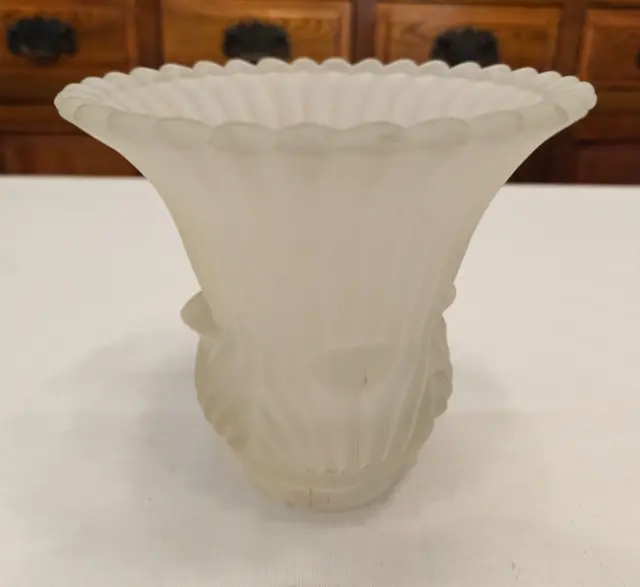 VTG Frosted Art Deco Decorative Ribbed Glass Tulip /Bell Sconce Globe Shade