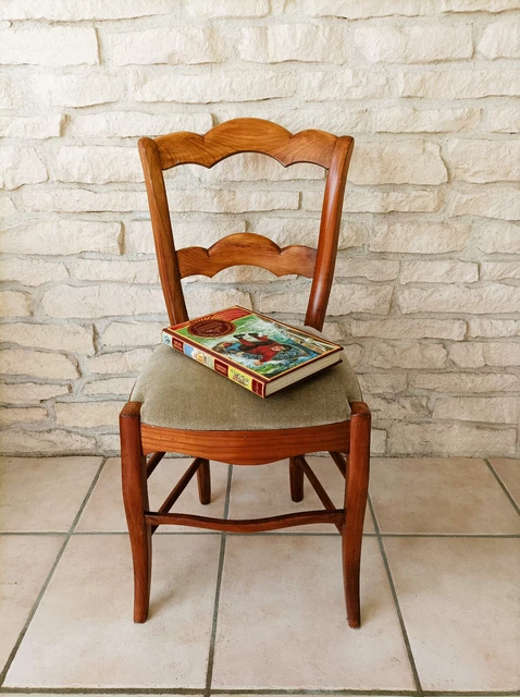 Chaise en bois ancienne
