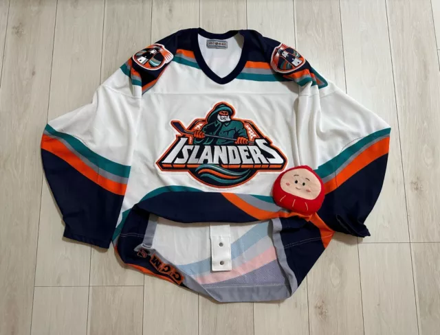 Navy and fisherman. 🎣 The @ny_islanders Reverse Retros sure were clean.  😮‍💨