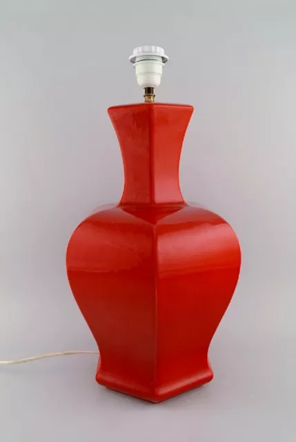 Large designer table lamp in red glazed ceramics. Late 20th century.