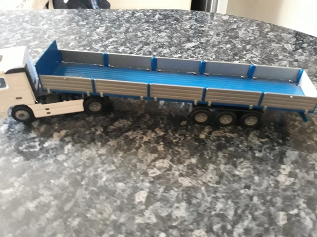 Camion Miniature AWM 1/87 Volvo FH12 420 CV Avec Remorque DYSTAR - Modèle #71926 En Boîte