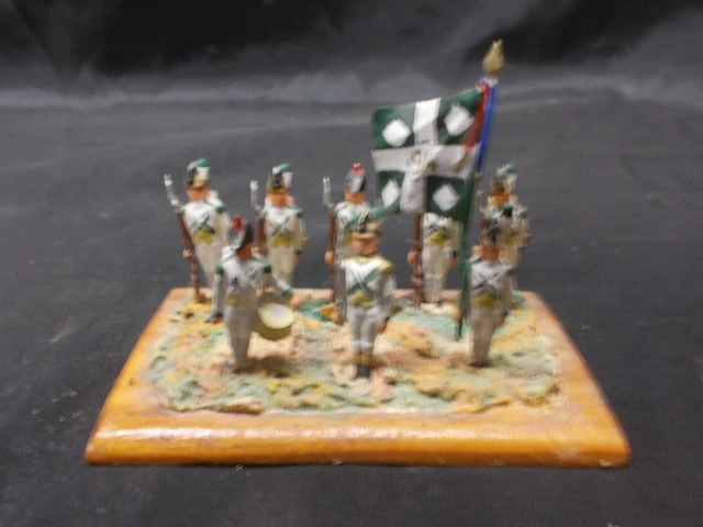 Ancien soldat de plomb infanterie légère 9eme régiment drapeau 1802 1804 - Collection