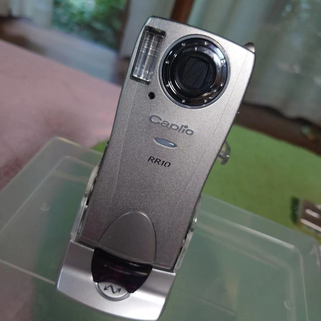 RICOH・Caplio RR10 シルバー コンパクトデジタルカメラ リコー、細長ボディの「Caplio RR10」用ファームウェアを公開