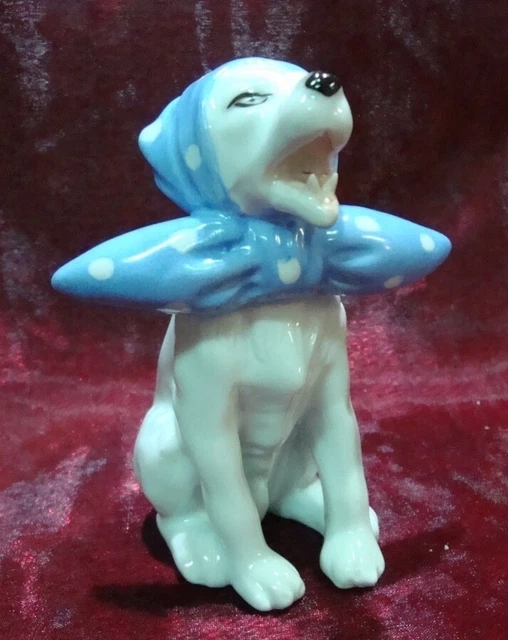 Figurilla Perro Bufanda Art Deco Estilo Art Nouveau Estilo Porcelana Esmaltes