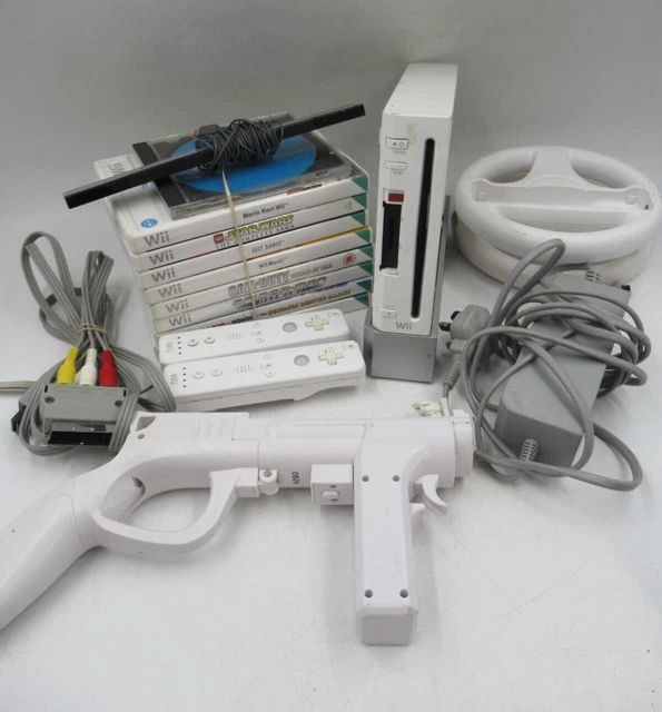 NINTENDO WII WHITE Console With 20 Games 3 Controllers And 2 Guns