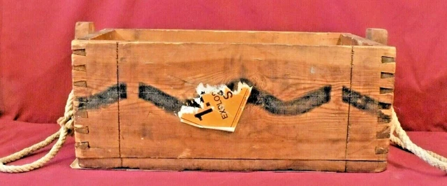 Explosives Crate c.1943. Rope Handles, 19 in Wide x 11 Deep x 9 Tall 6