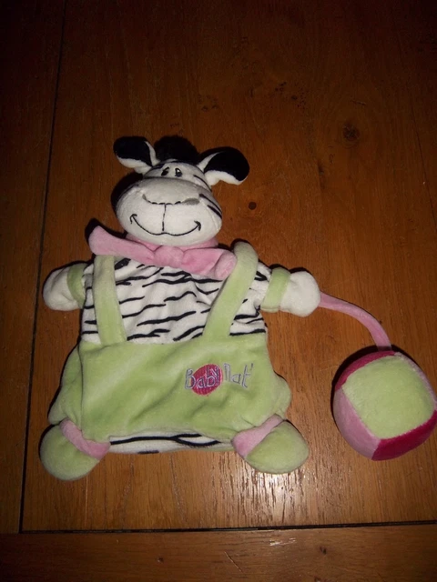 Doudou Marionnette Babynat Zèbre Salopette Verte Et Rose Balle
