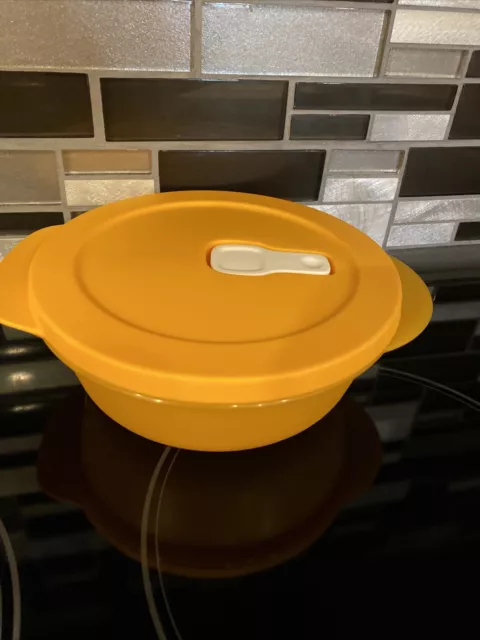 https://www.picclickimg.com/sXQAAOSwzBli2Ki0/TUPPERWARE-CRYSTALWAVE-PLUS-SMALL-ROUND-CONTAINER-Lunch-Bowl.webp
