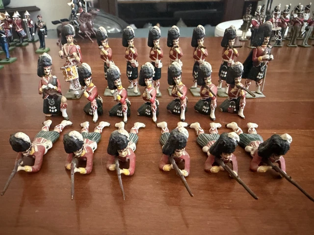 The pipes and drums of scotland de The Queen'S Own Cameron Highlanders