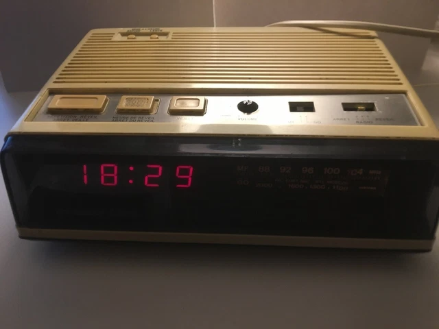 Poste autoradio auto radio RADIALVA RV-695 vintage k7 cassette