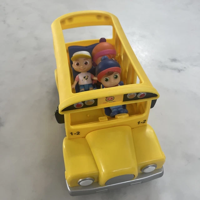 Mattel Minecraft - Set da 2 personaggi Scheletro Guerriero e Ragno, action figures alte 8+ cm con 2 accessori inclusi, design pixelato ispirato al videogioco, giocattolo per bambini, 6+ anni, HLB29