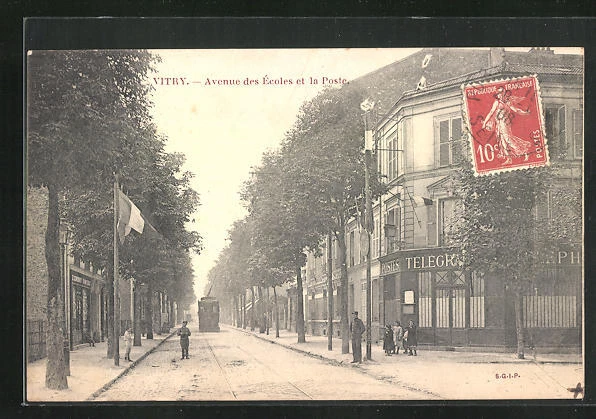 CPA Vitry, Avenue des Ecoles et la Poste