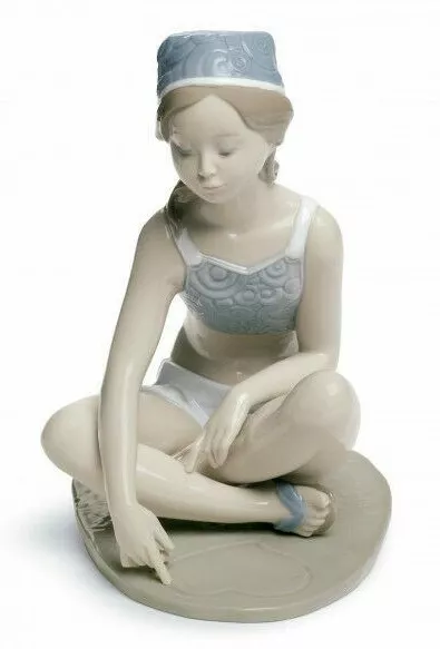 Lladro 01008416 Summer Love Porcelain Figurine - New with Certificate and Box