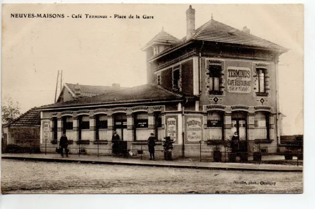 NEUVES MAISONS - Meurthe et Moselle - CPA 54 - le Café Terminus place de la gare