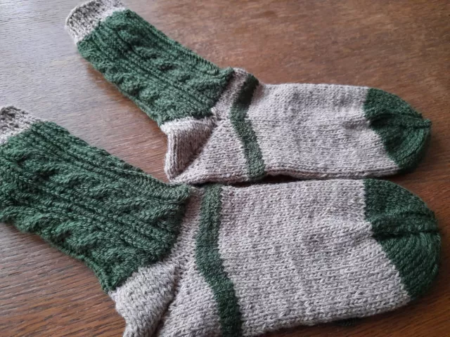 Handgestrickte Socken, Gr. 39,grün Acryl,hellbraun Schurwollmischung