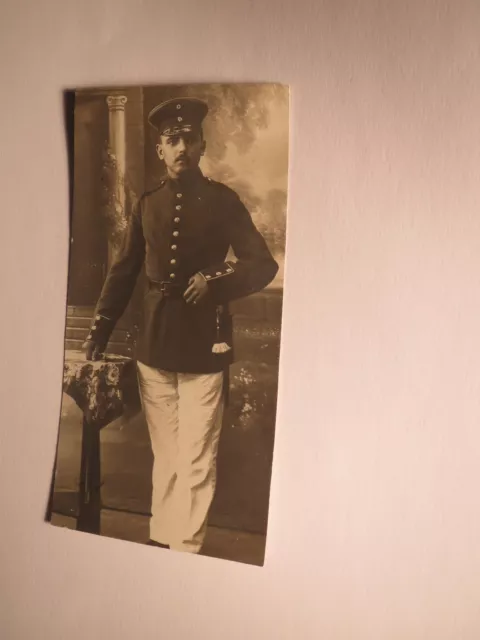 Neuruppin - 1915 - soldato in piedi in uniforme / foto