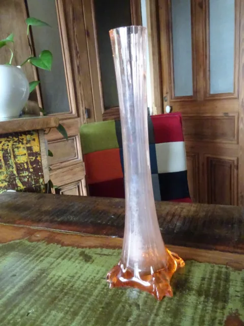 Petit Vase soliflore en verre rose H=20,5 cm