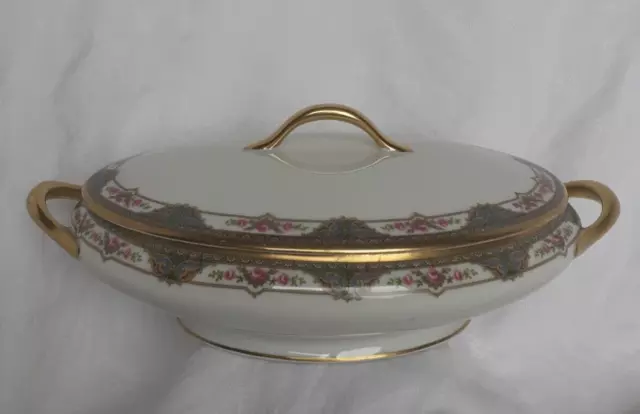 Légumier ou petite soupière en porcelaine de Limoges