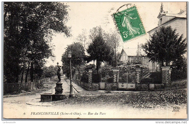 95 FRANCONVILLE - un coin de la rue du parc.