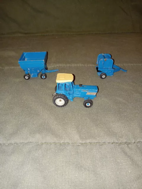 ERTL FORD TW-35 1/64 Die Cast Blue Farm Tractor With Bailer And Gravity Wagon