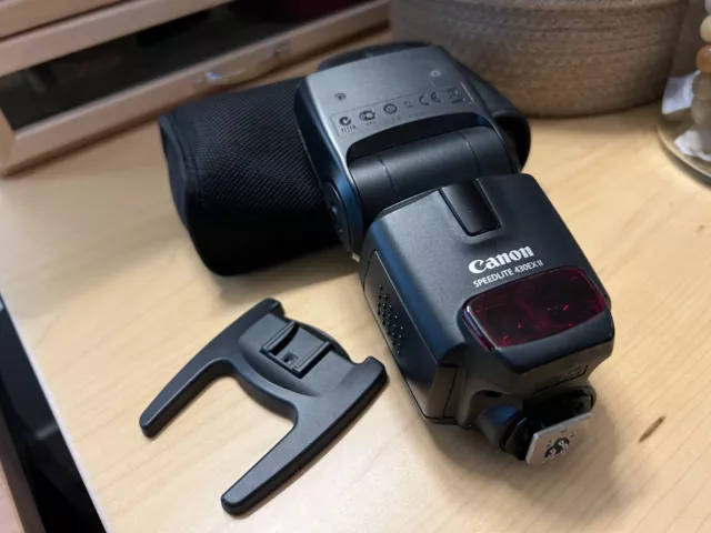 Canon Speedlite 430EX II Hot Shoe Mount Flash, Excellent Cond with Pouch & Stand