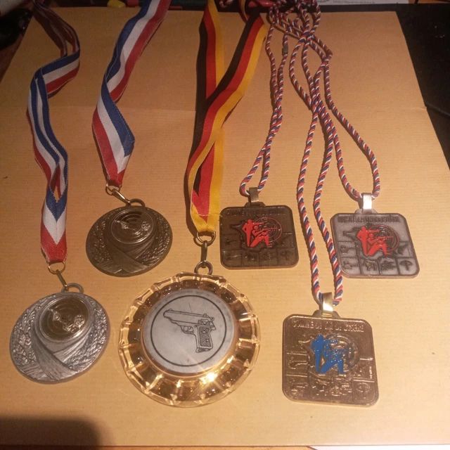 LOT DE MÉDAILLE de tir sportif au pistolet EUR 1,00 PicClick FR