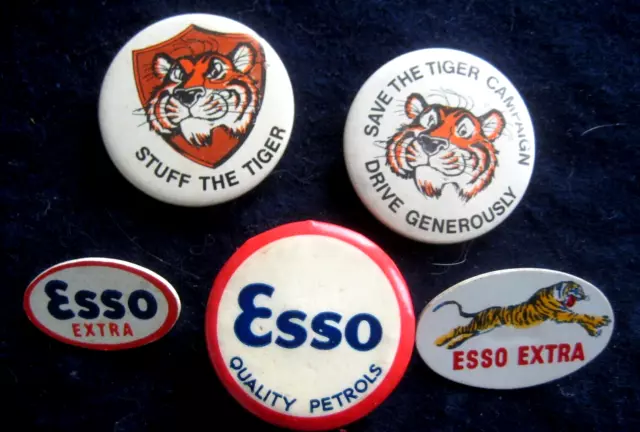 ESSO PETROL vintage 1960s tiger in tank promotional pin BADGES & pre war rarity