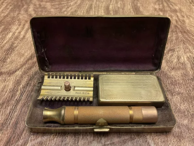 Vtg Gillette Gold "NEW TYPE” Pocket Edition Safety Razor In Case Blade Holder